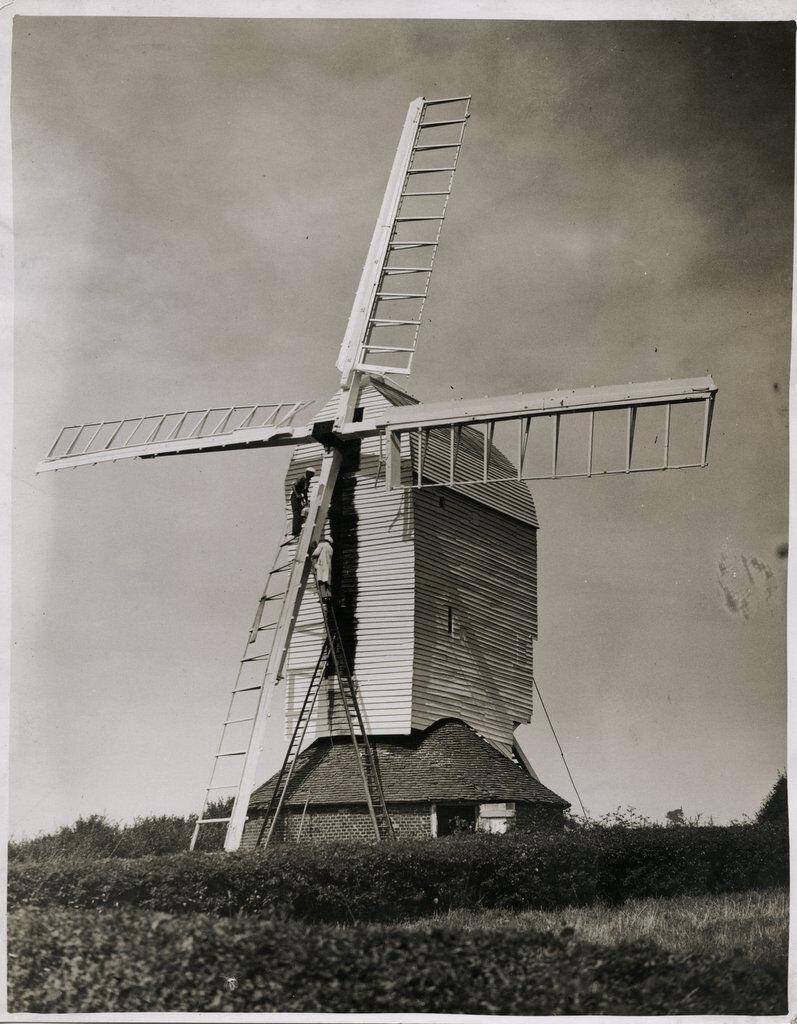 Moreton Mill – Photyograph taken in the 1930’s The mill was pulled down in 1964.