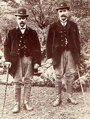 Alfred Harvey (on the left) was Hainault's first forest keeper,
shown here wearing their best brown velvet uniforms.
