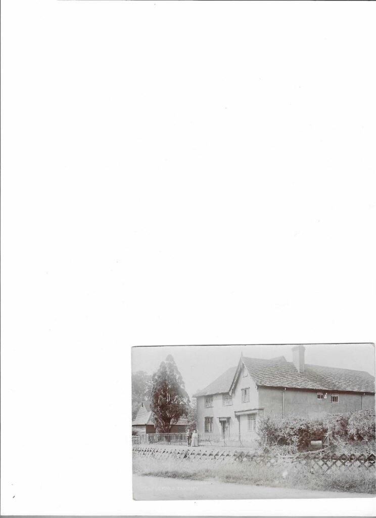 Suttons Farm, Stapleford Tawney. In 1901 and 1911, the tenant was Anthony Green (b 1862), originally from Northumberland. He and his wife Bessie (the couple in the photo?) had 3 children.