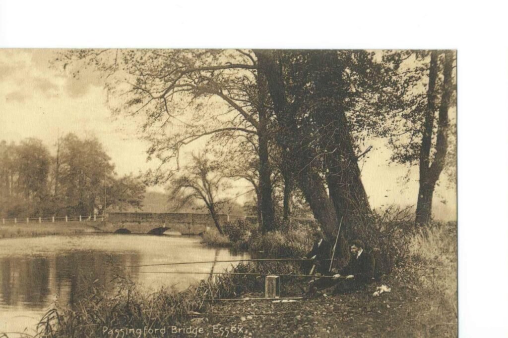 Cross Roads, Passingford Bridge